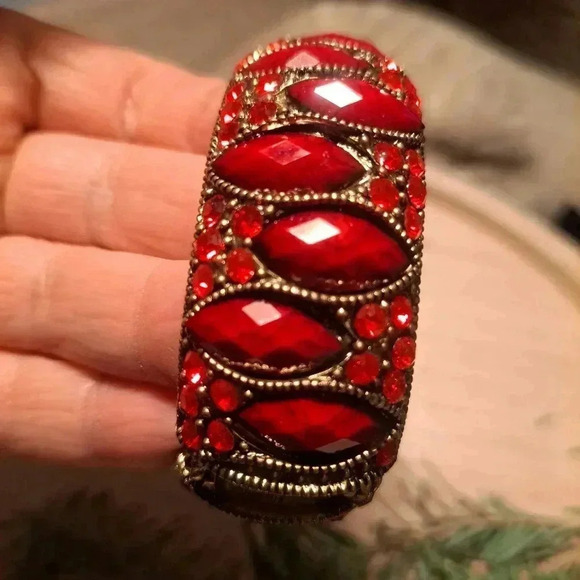 Hinged red bracelet - Picture 4 of 7